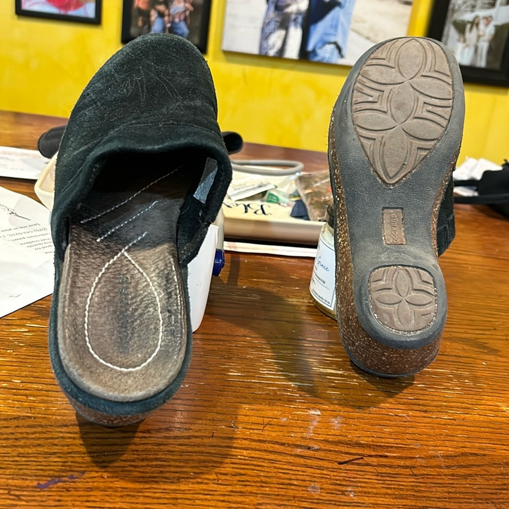 Size 8 women’s slip on cute wed